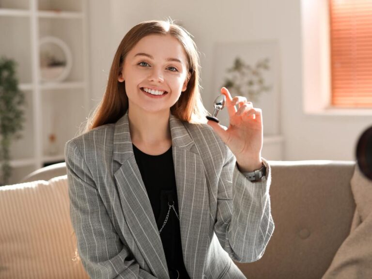 Mulher revendendo plug anal