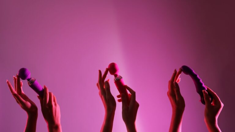 Vibrador com sucção x vibração x pulsação: como explicar a diferença